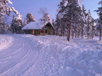 Фото номера Коттедж с 4 спальнями (для 8 взрослых) Курортные отели Holiday Village Hetan Kota г. Энонтекиё 3